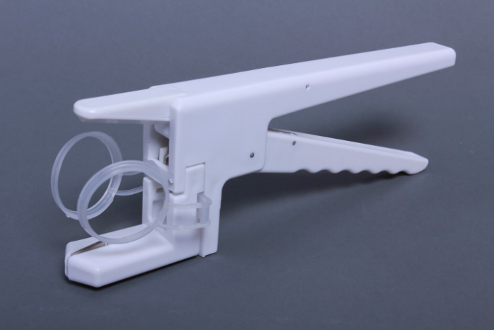 Self-Retaining Retractor